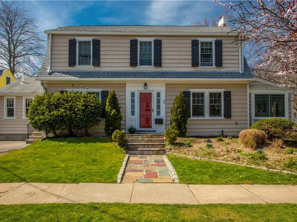 2 Cambridge Court, Larchmont, NY 10538