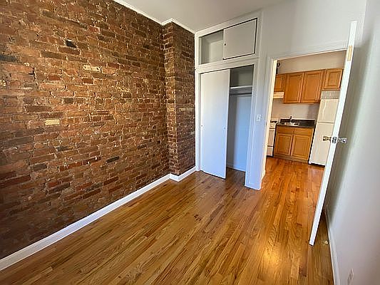 4th image of 179 Prince St #20