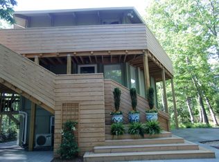 8 Old Trail Rd, Water Mill, NY 11976