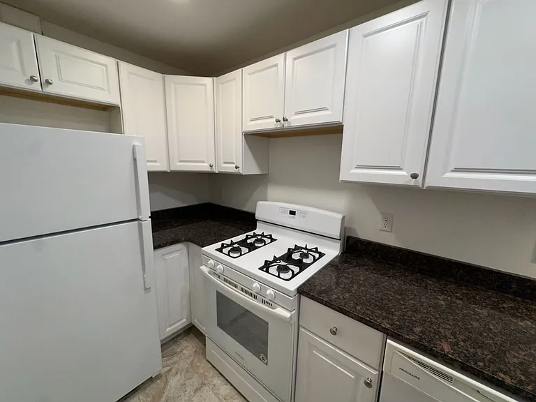 New King Edward Apartments — Photo 207