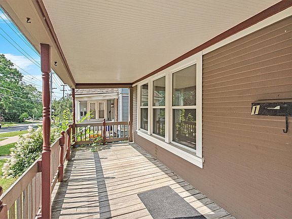 4th image of 325 Fuller Ave SE