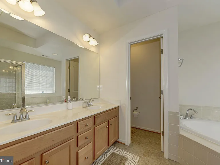 22677 Flowing Spring Sq — Photo 19