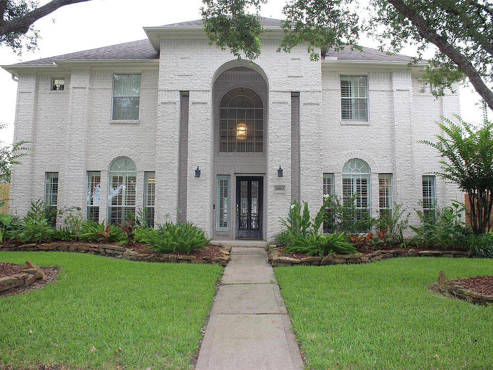 1st image of 1901 Edgewater Dr