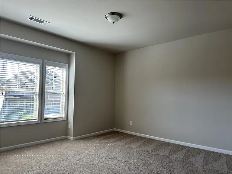 2439 Ivy Meadow Ln — Photo 8