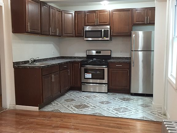 3rd image of 3825 Carpenter Ave