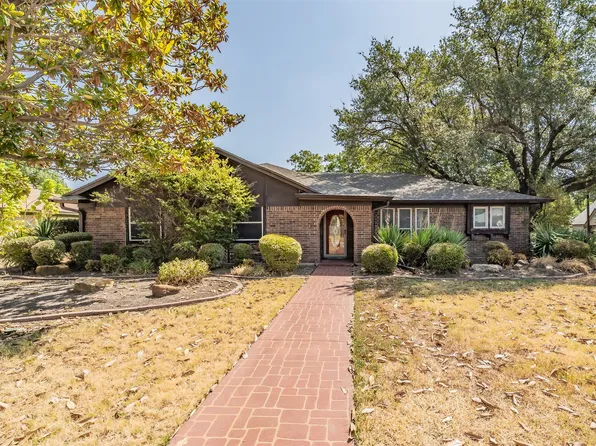 5500 Meadow Oak Dr, Fort Worth, TX 76180