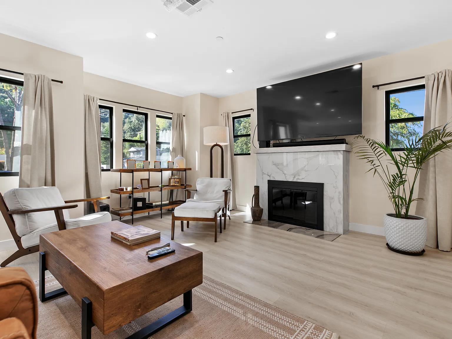 3 bed, 1650 sqft, $6,195 — Photo 4