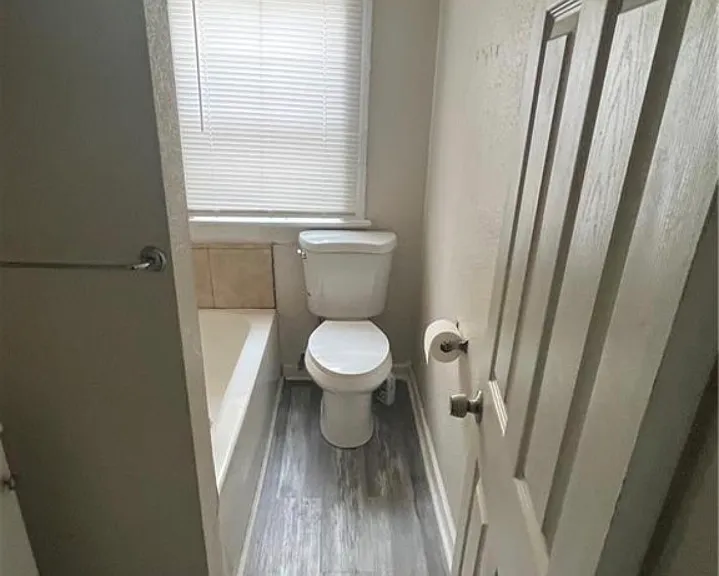 1723 Lasalle Ave — Photo 8