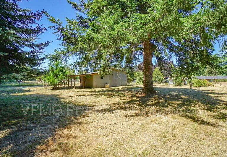 19505 NE 11th St — Photo 42