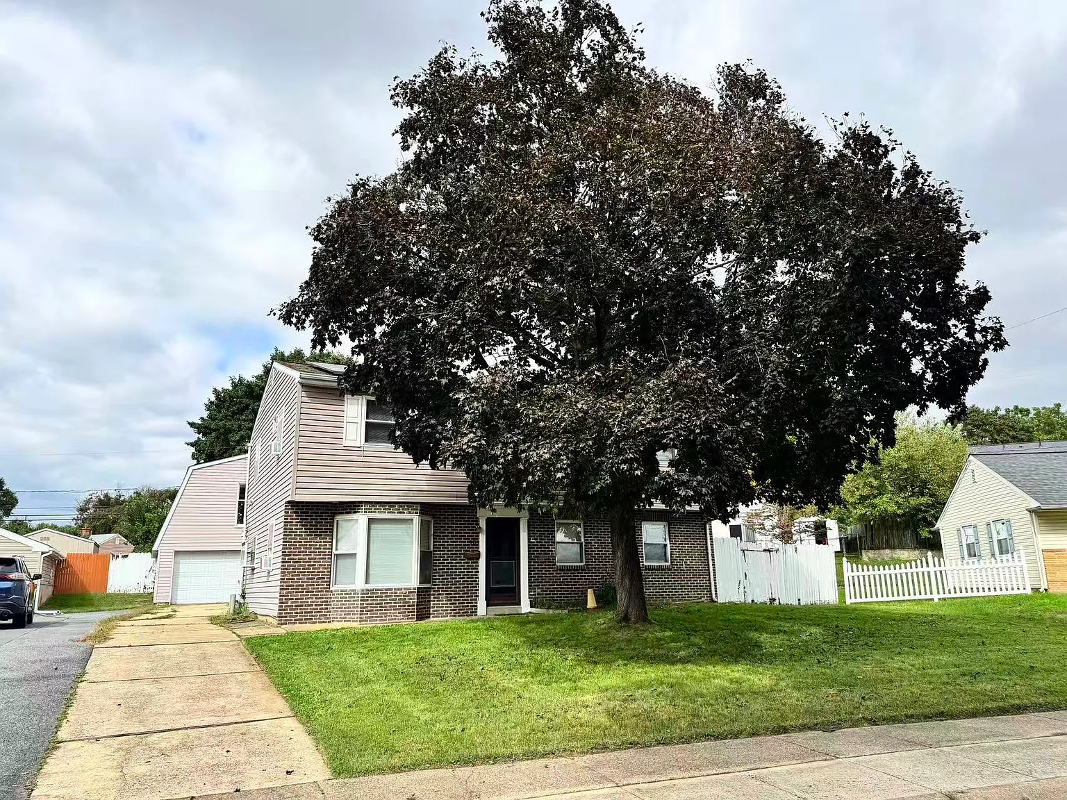 5 bed, 2350 sqft, $2,700 — Photo 1