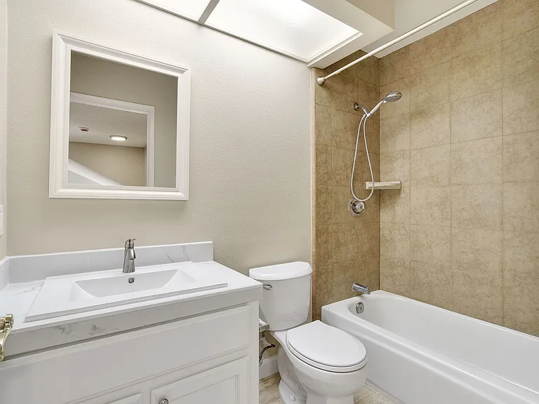 6733 N Warren Ave — Photo 28