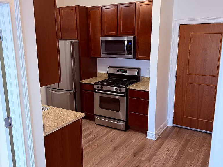 3300 W Irving Park Rd #L3 — Photo 3