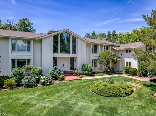 36 Pepper Creek Dr, Pepper Pike, OH 44124