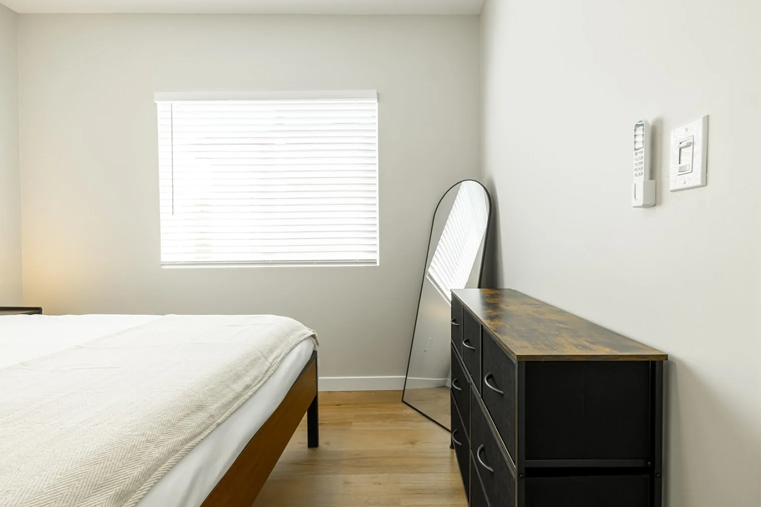1 bed, 1.0 bath, 376 sqft, $4,041 — Photo 3