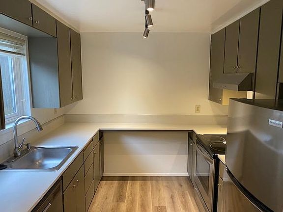 4th image of 20295 13th Ave W