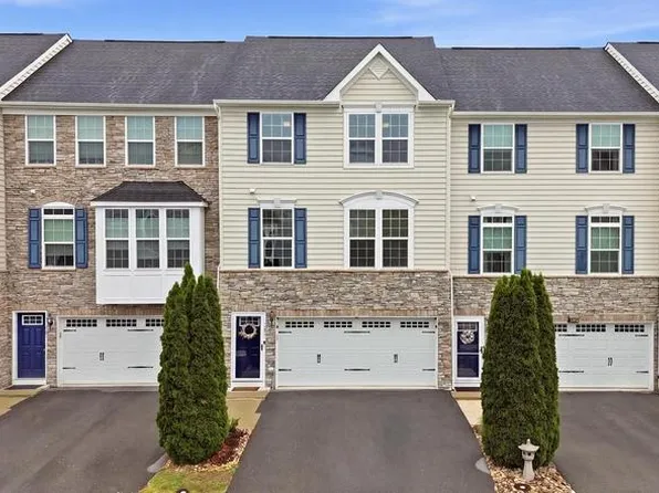 105 Fritillary Ct, Lake Frederick, VA 22630
