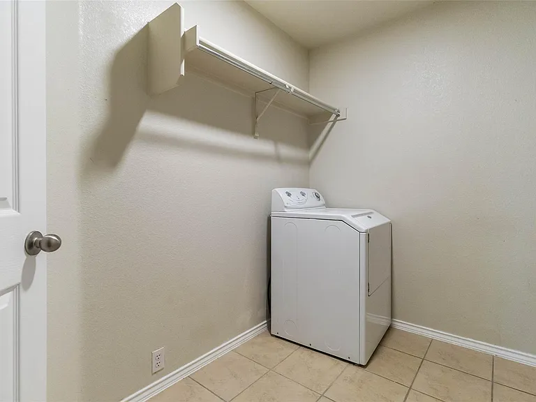 401 Spruce Dr — Photo 29