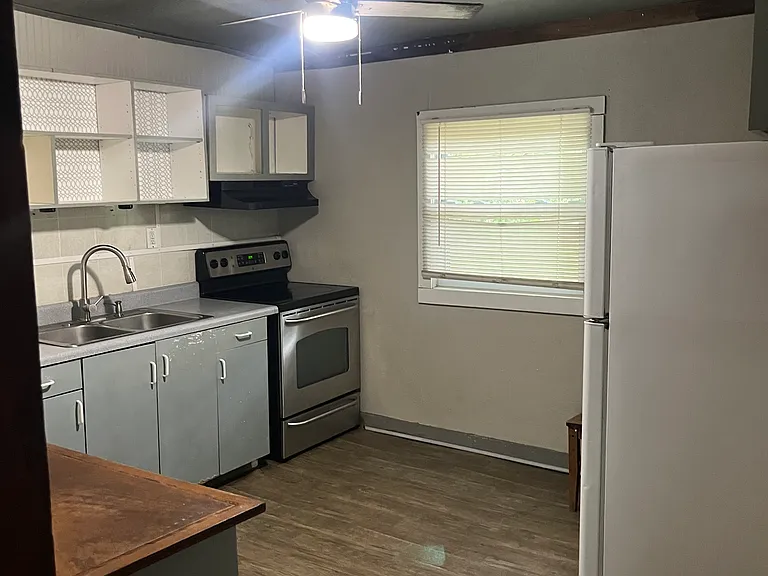 22204 SE 61st Ave — Photo 3