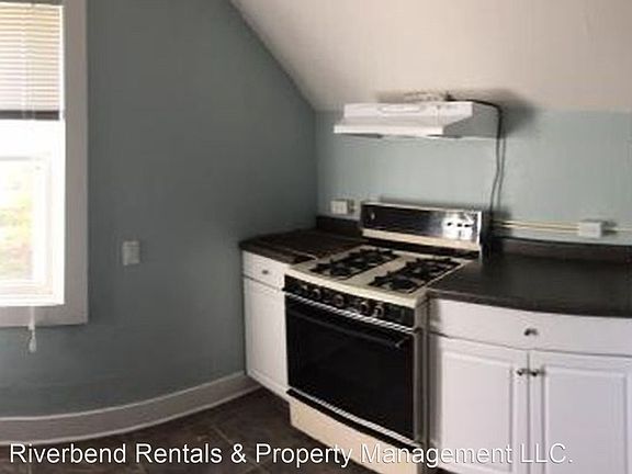 3rd image of 1614 1/2 Tainter St