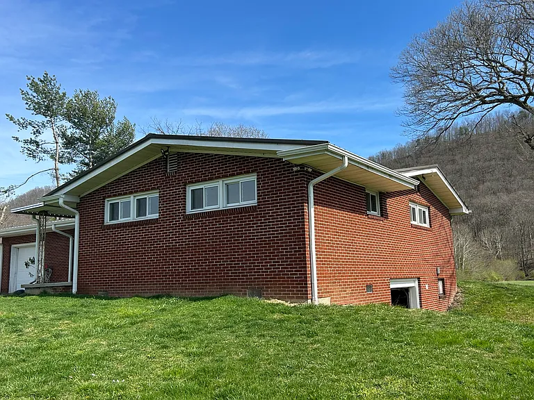 2505 Volunteer Pkwy — Photo 3