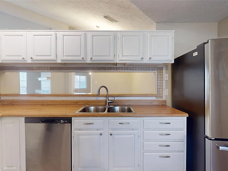 2331 Barrington Place Dr — Photo 15