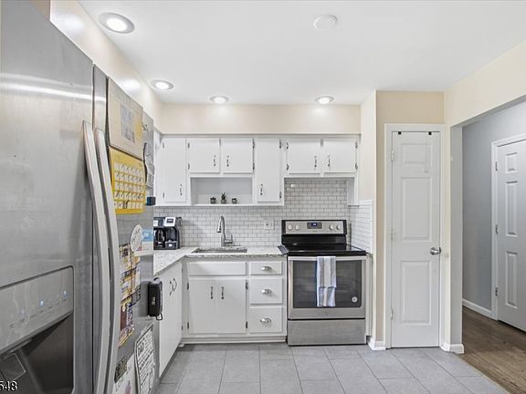 5th image of 43 Cedar Tree Dr