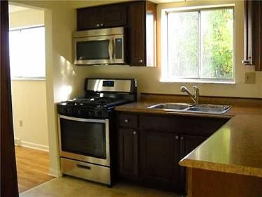 5th image of 1164 Portsmouth Dr