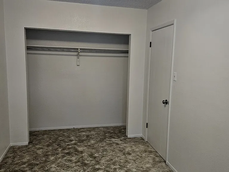 872 Russell St — Photo 19