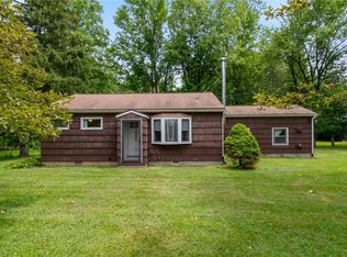 305 Rausler Rd, Farmington, NY 14425