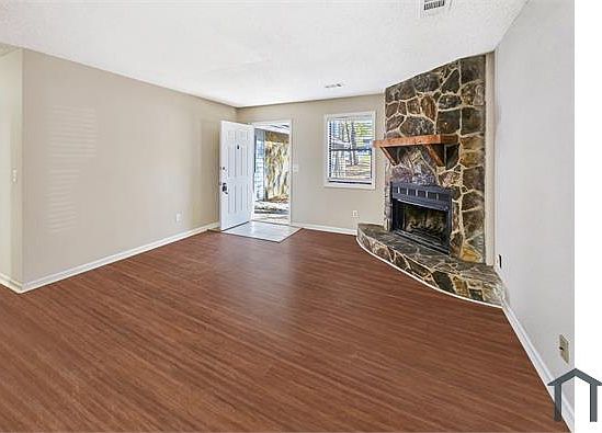 2nd image of 4102 Hawthorne Cir SE #B