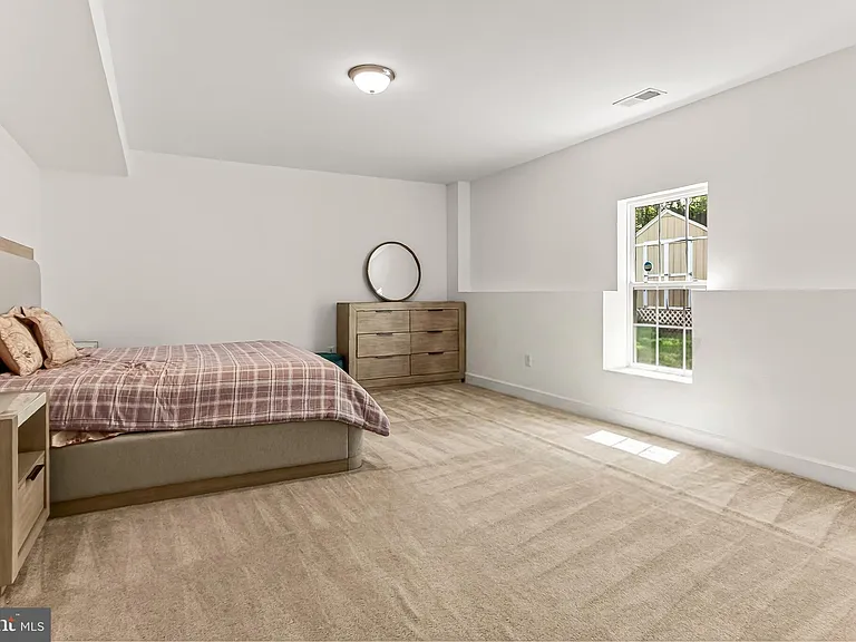 8901 Hargrove Ct — Photo 43