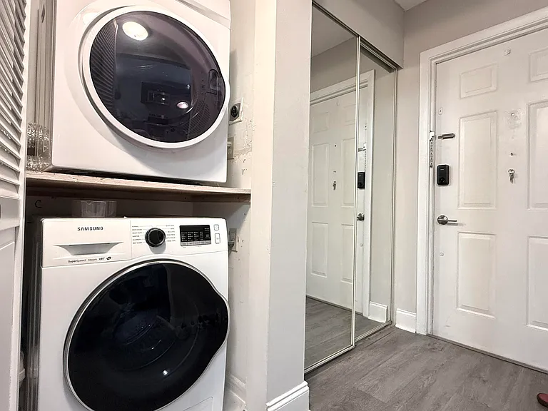 2925 SW 22nd Ave #203 — Photo 6