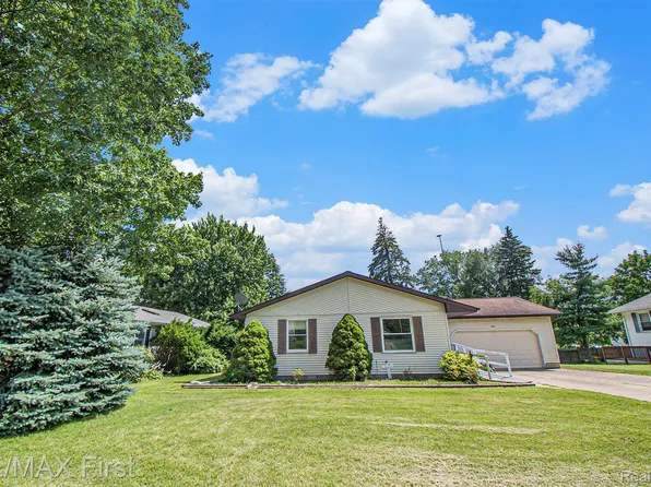 609 W Harris St, Charlotte, MI 48813