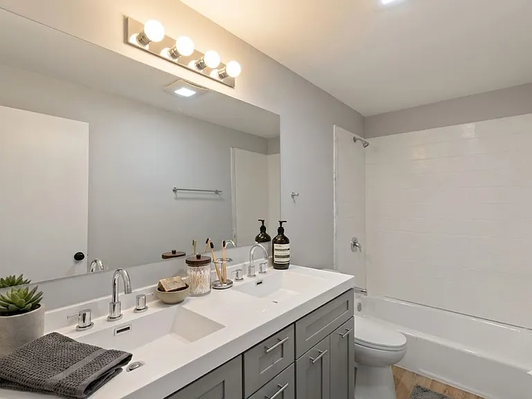 1000 Orchard Luxury Apartments — Photo 15