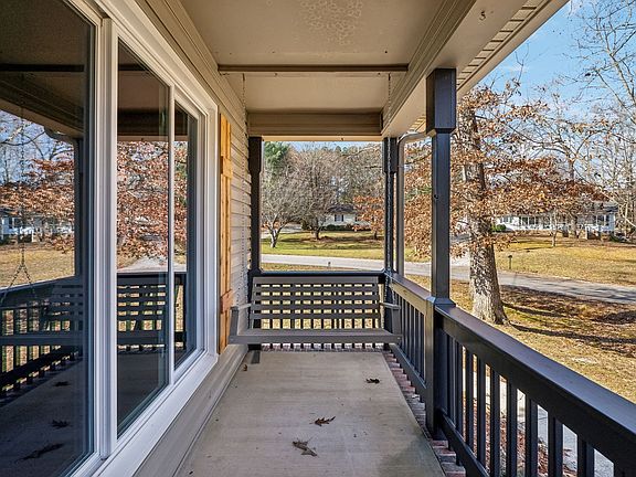 5th image of 215 Glenview Dr
