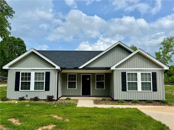 3201 Plymouth St, Archdale, NC 27263