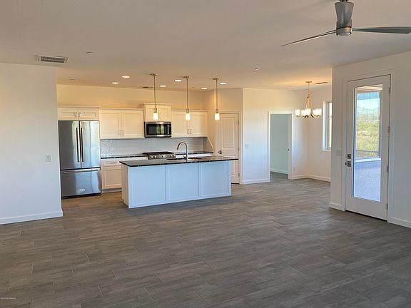2nd image of 1601 Chateau Dr