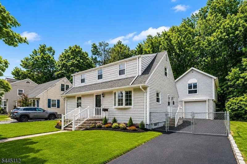 4 bed, 2.0 bath, $4,400 — Photo 3