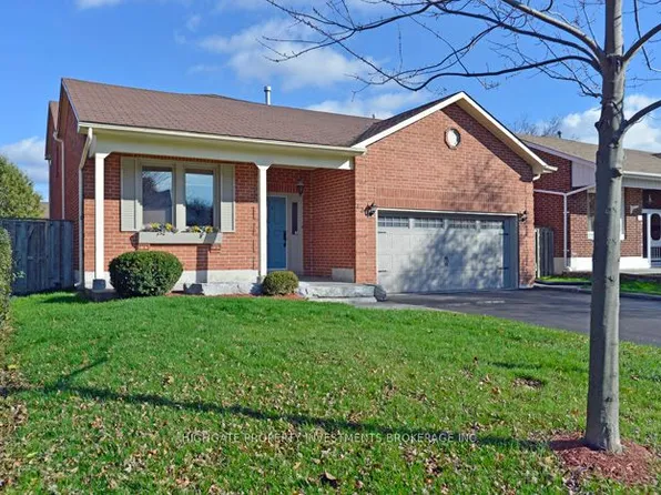 221 Sheffield St, Newmarket, ON L3Y 5X7