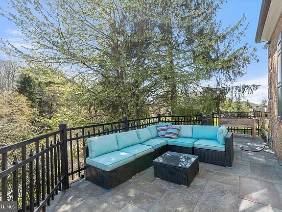 4th image of 2102 Highland Ridge Dr