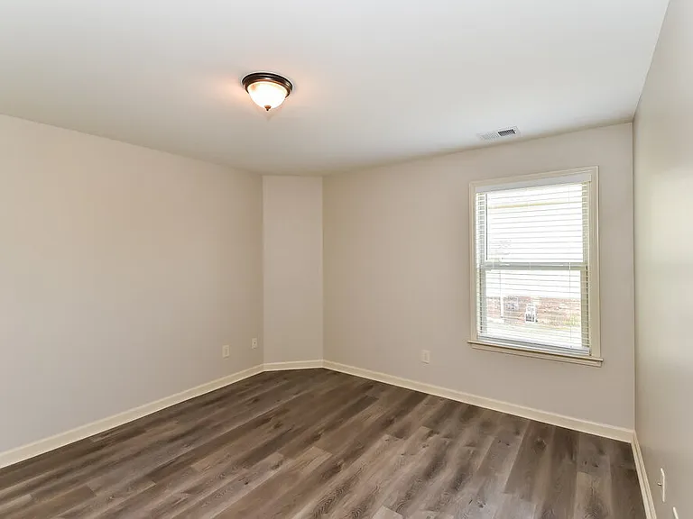 1000 Cureton Dr — Photo 13