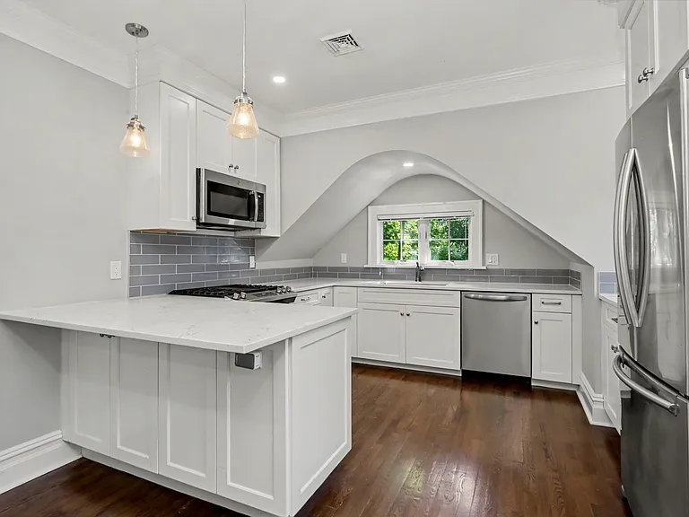 82 Douglas Rd #B — Photo 3