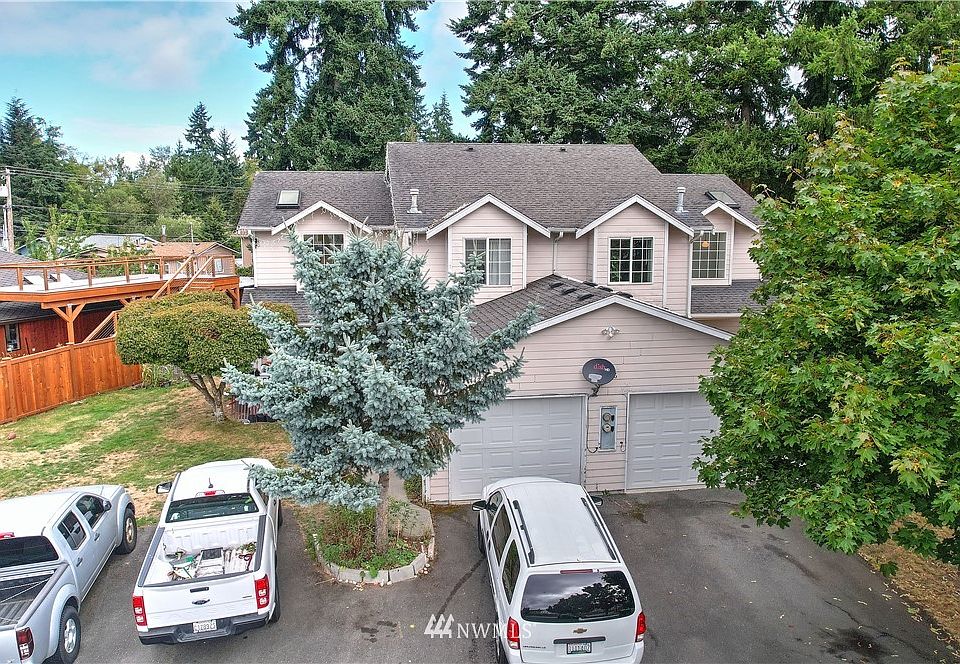 Sought-after Edmonds duplex waits for you here! Move into the vacant side as the other unit helps pay for your mortgage.  Or rent out both units for quite the investment stroke of success!