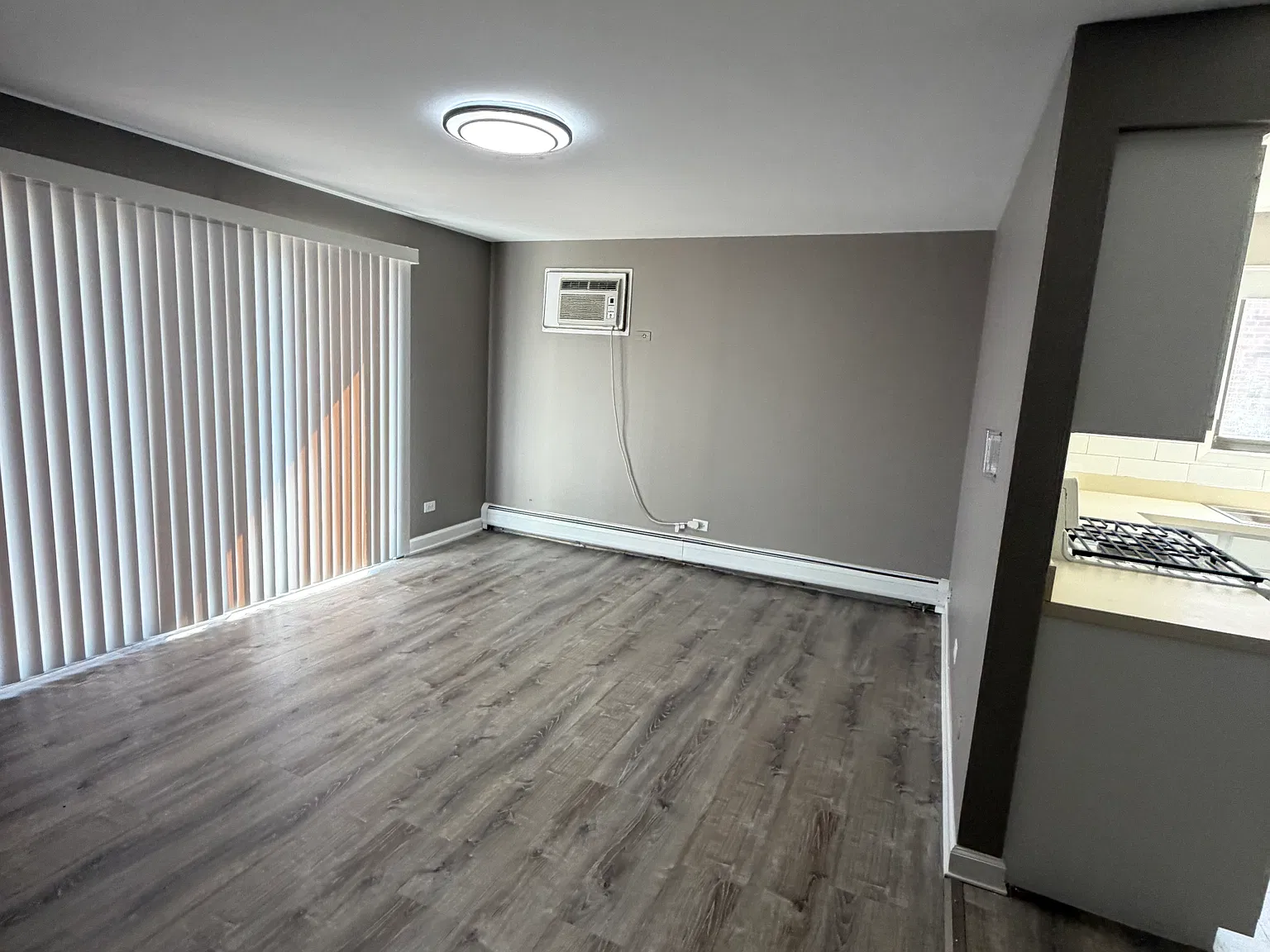 2 bed, 900 sqft, $1,900 — Photo 3
