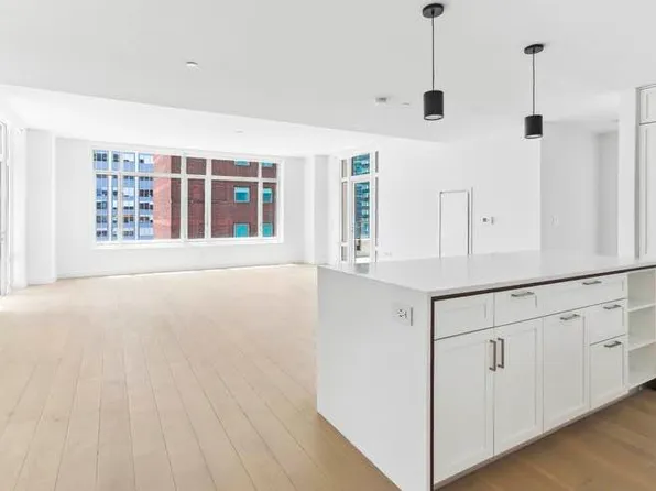 115 East 55th Street image 3 of 18