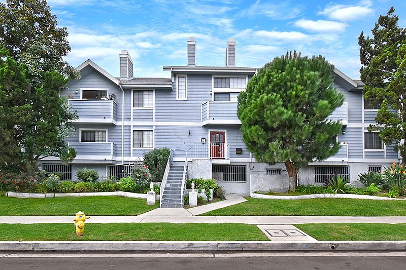 1st image of 4235 Whitsett Ave #104
