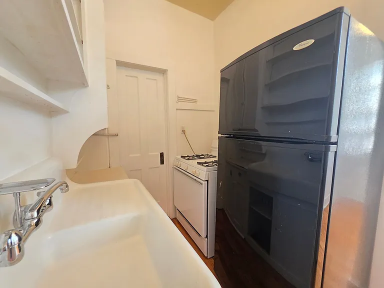 1032 Pine — Photo 11