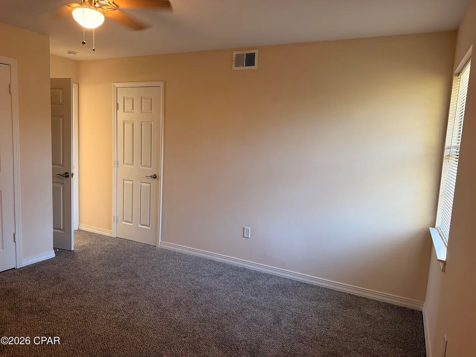 2 bed, 1.5 bath, 900 sqft, $1,300 — Photo 4