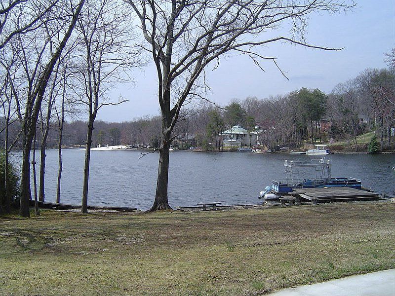BACK YARD LAKE VIEW