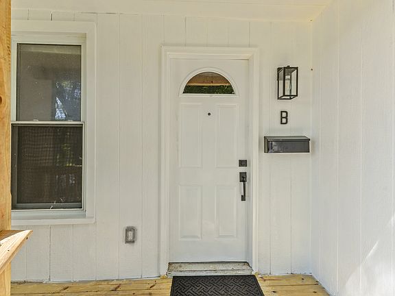 3rd image of 815 Davis Ave NW #B